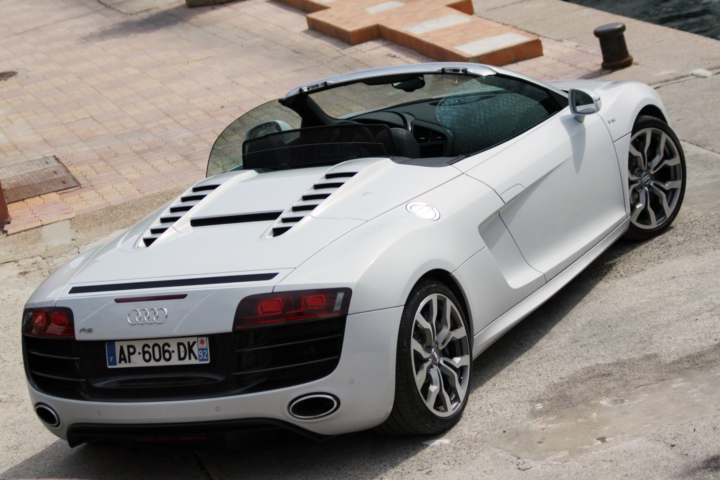 2010 audi r8 v10 spyder v10 Wallpaper
