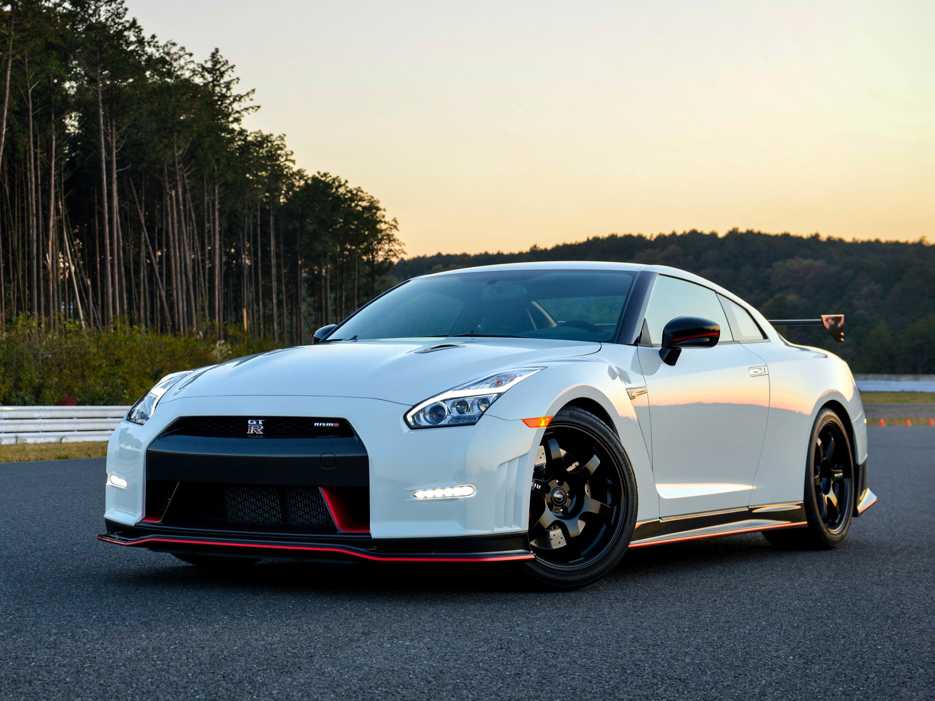 Nissan GT R Nismo Wallpaper 4K