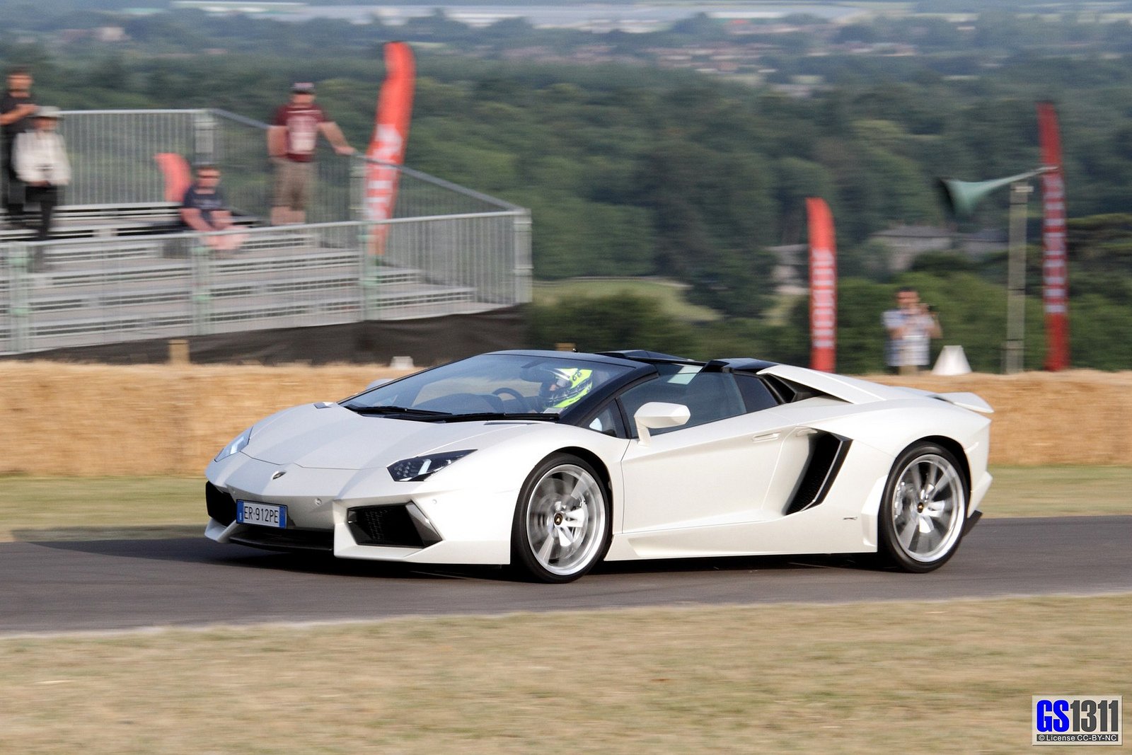 lamborghini, Aventador, Lp700 4, Roadster, White, Blanche, Italian, Supercars Wallpaper