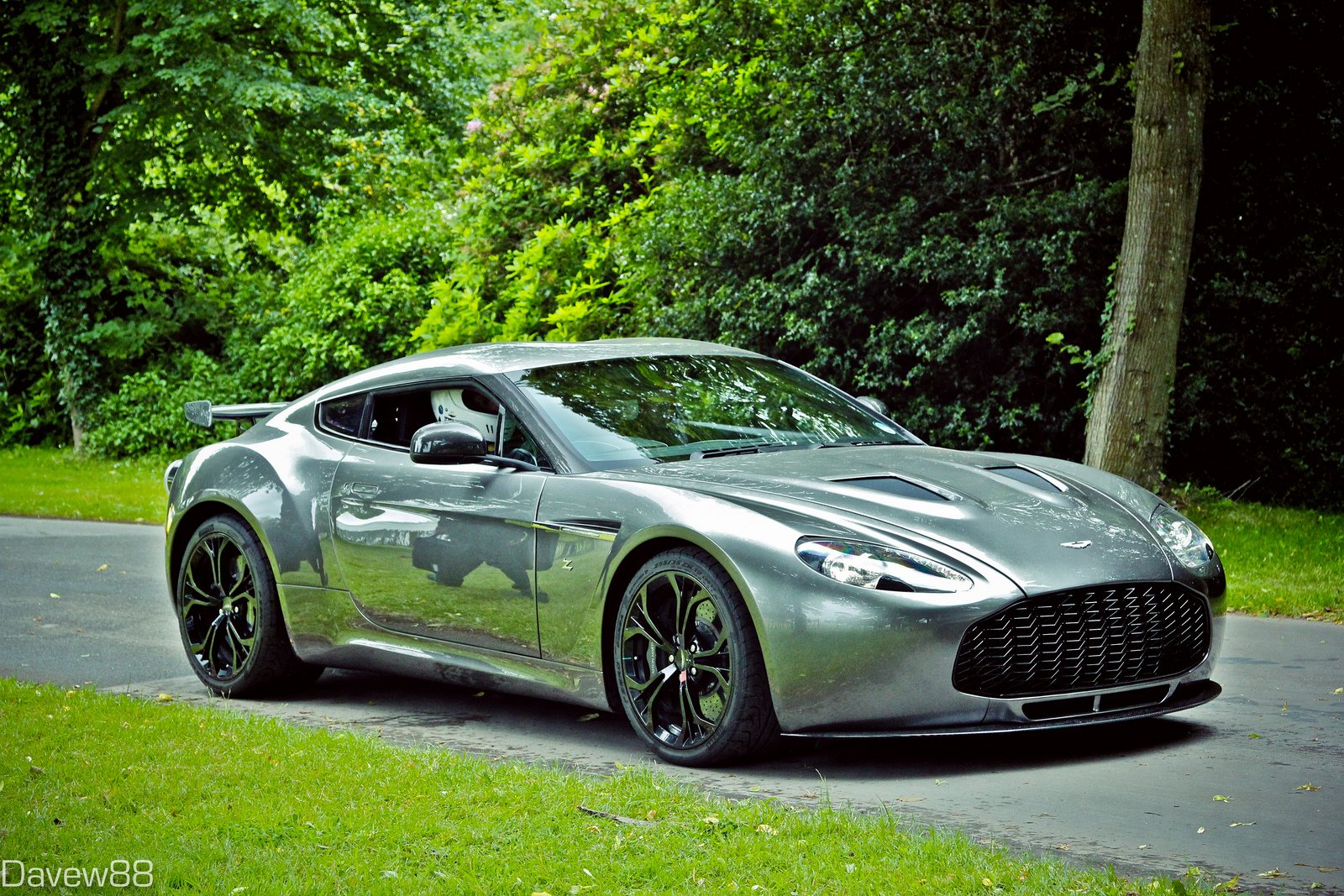 Aston Martin n24 v12 Zagato Grid