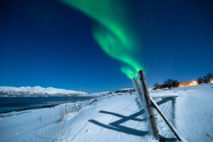 aurora, Borealis, Northern, Lights, Night, Green, Snow, Winter, Stars, Fence, Landscapes, Lakes, Sky