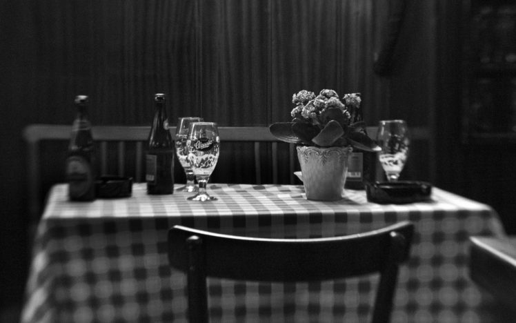 restaurant, Bw, Table, Bottle, Beer, Alcohol, Room, Glass, Still, Life, Furniture, Drinks, Flowers, Vase, Black, White, Vase HD Wallpaper Desktop Background