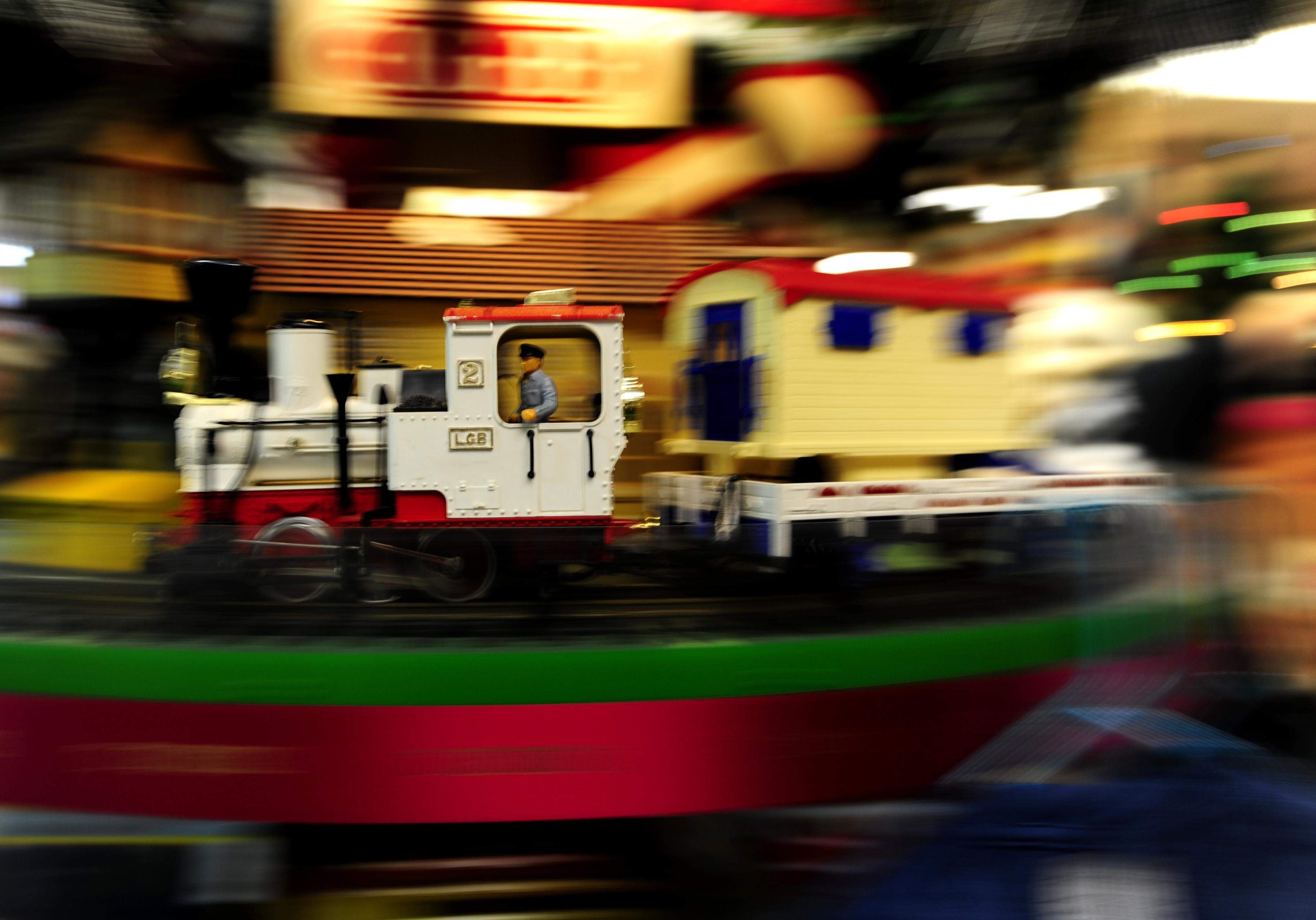 model train, Train, Toy, Model, Railroad, Minature, Trains, Tracks Wallpaper