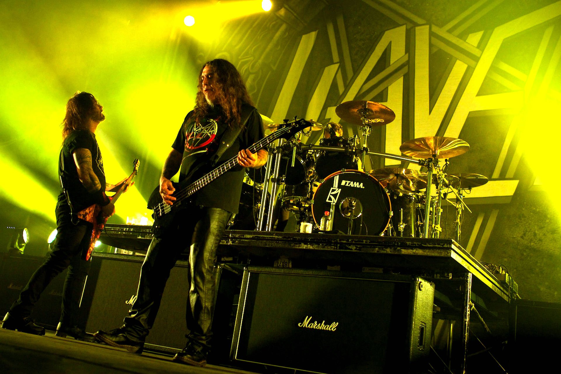 Трэш радио. Группа Slayer. Слейер группа концерт. Группа Slayer на концерте. Трэш метал концерт.