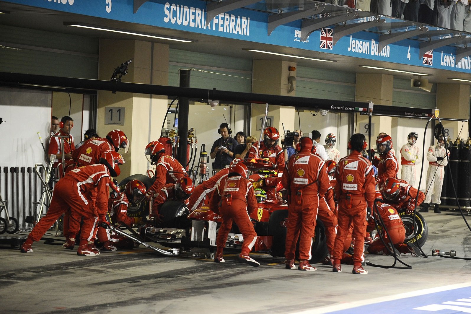 150, 2011, Alonso, Ferrari, Formula, One, Italia, Massa, Race, Scuderia, Tyre, Change Wallpaper