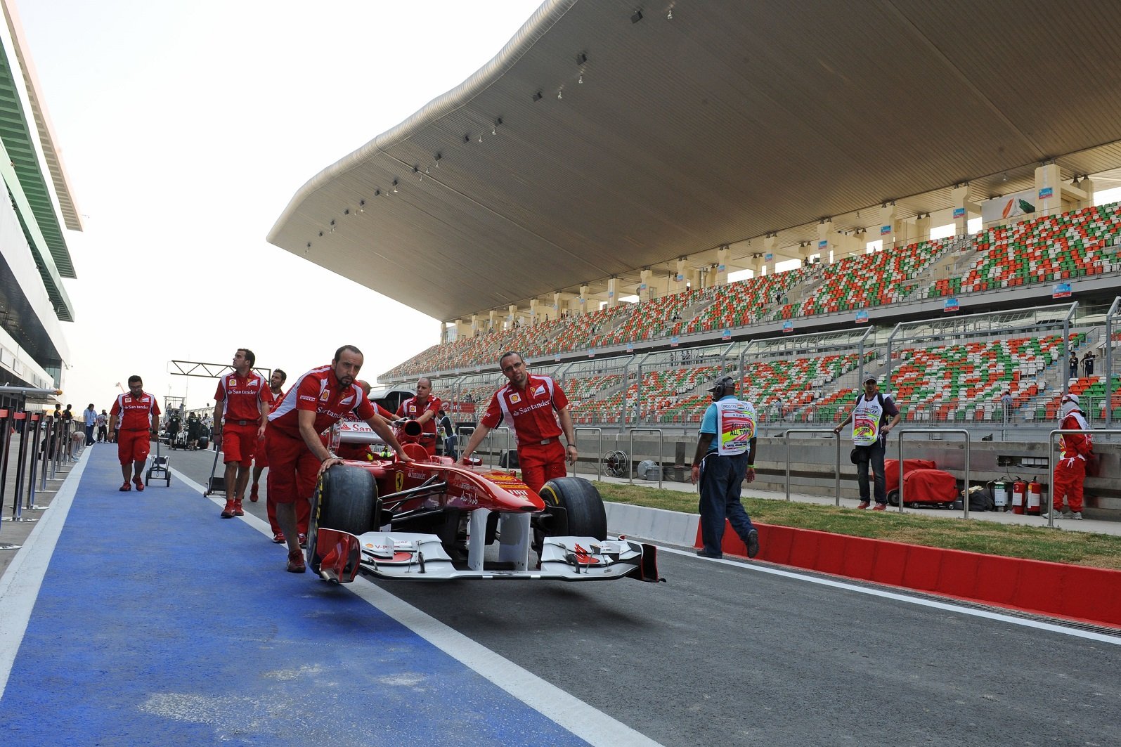 150, 2011, Alonso, Ferrari, Formula, One, Italia, Massa, Pitlane, Scuderia Wallpaper