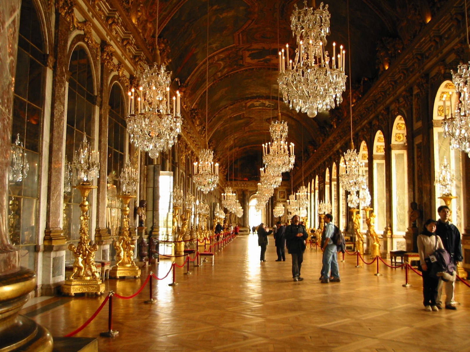 Де версаль. Версальский дворец Франция зеркальная галерея. Музей Версаль Франция. Замок Версаль (Chateau de Versailles).