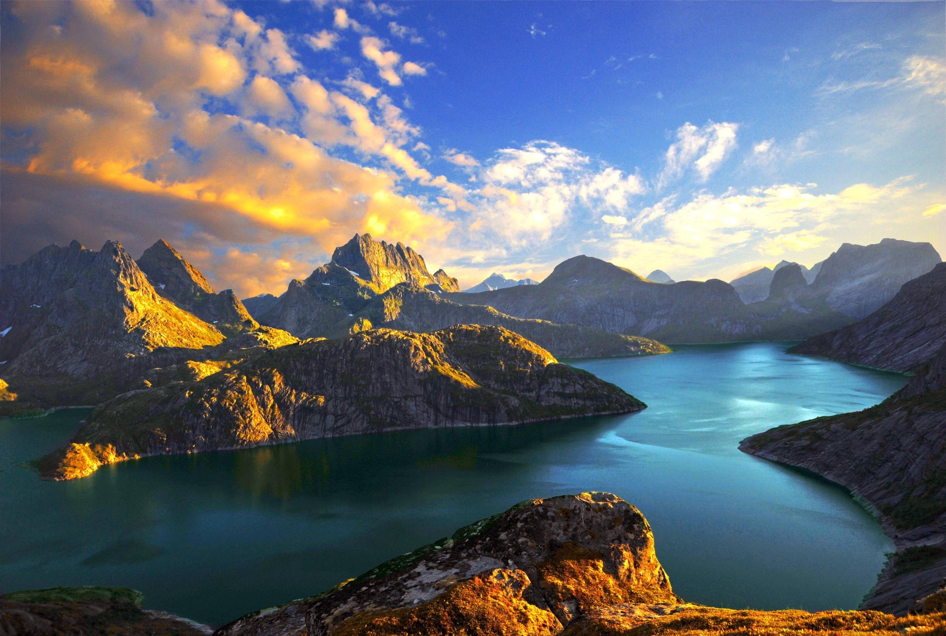 mountains, Lake, Clouds Wallpaper