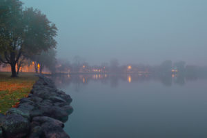 lakes, Water, Reflection, Fog, Mist, Stone, Rock, Houses, Architecture, Buildingd, Lights, Trees, Park, Autumn, Fall, Leaves