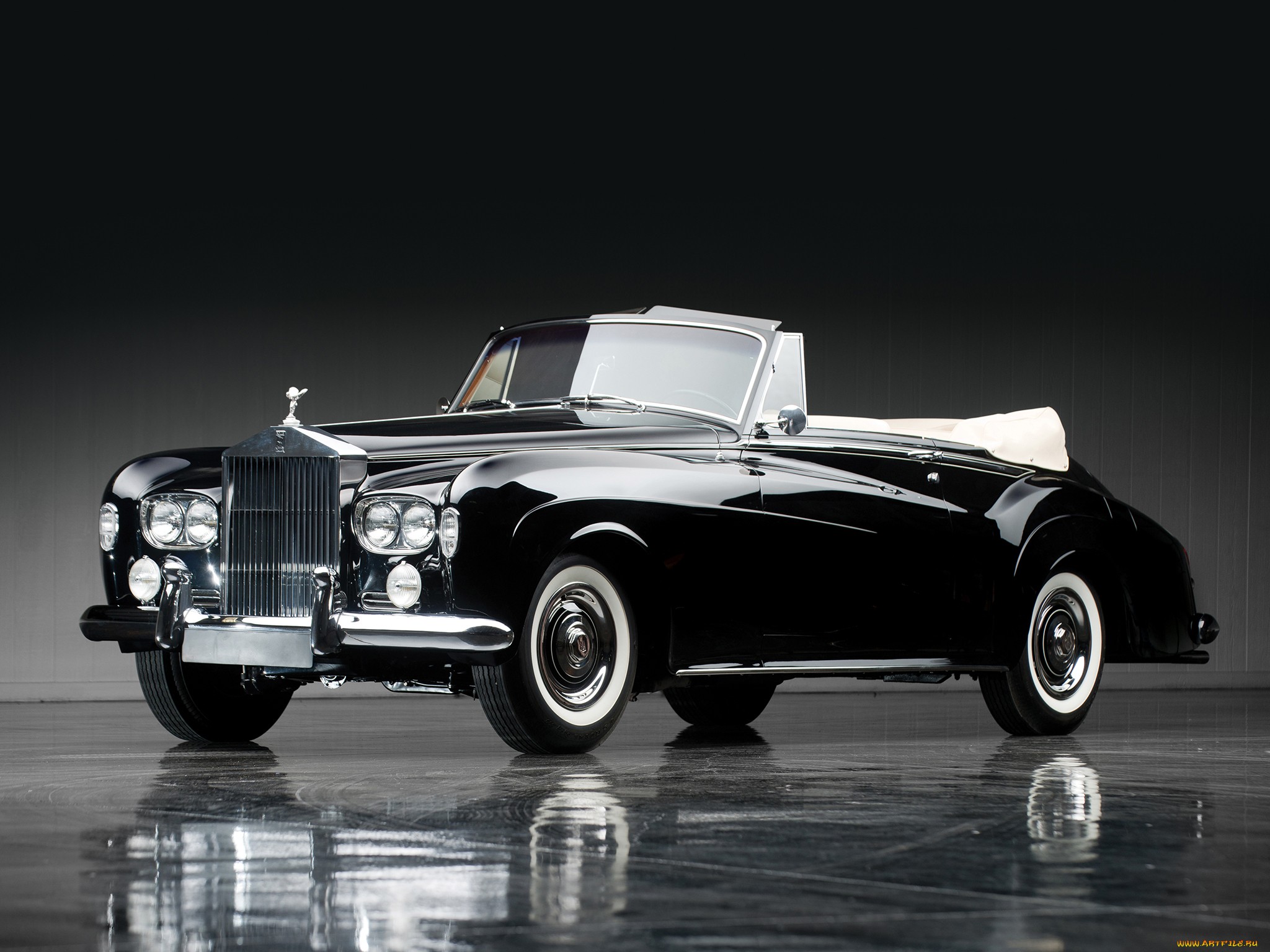 Rolls Royce – tên tuổi của sự sang trọng và đẳng cấp. Bạn hào hứng muốn thưởng thức những hình ảnh đẹp của dòng xe này? Chúng tôi mang đến cho bạn bộ sưu tập ảnh Rolls Royce đa dạng và ấn tượng, đem đến cho bạn trải nghiệm thú vị.
