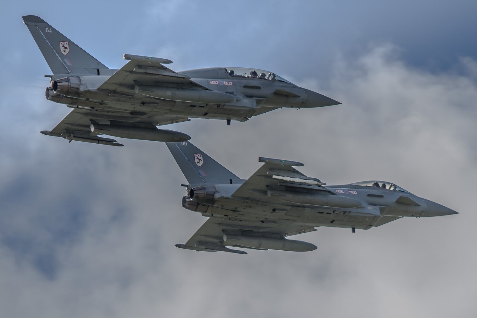 Истребители 2021. F-16 И Eurofighter Typhoon. Немецкие Еврофайтер Тайфун. Немецкая Авиация 2021. Тайфун самолеты немец.