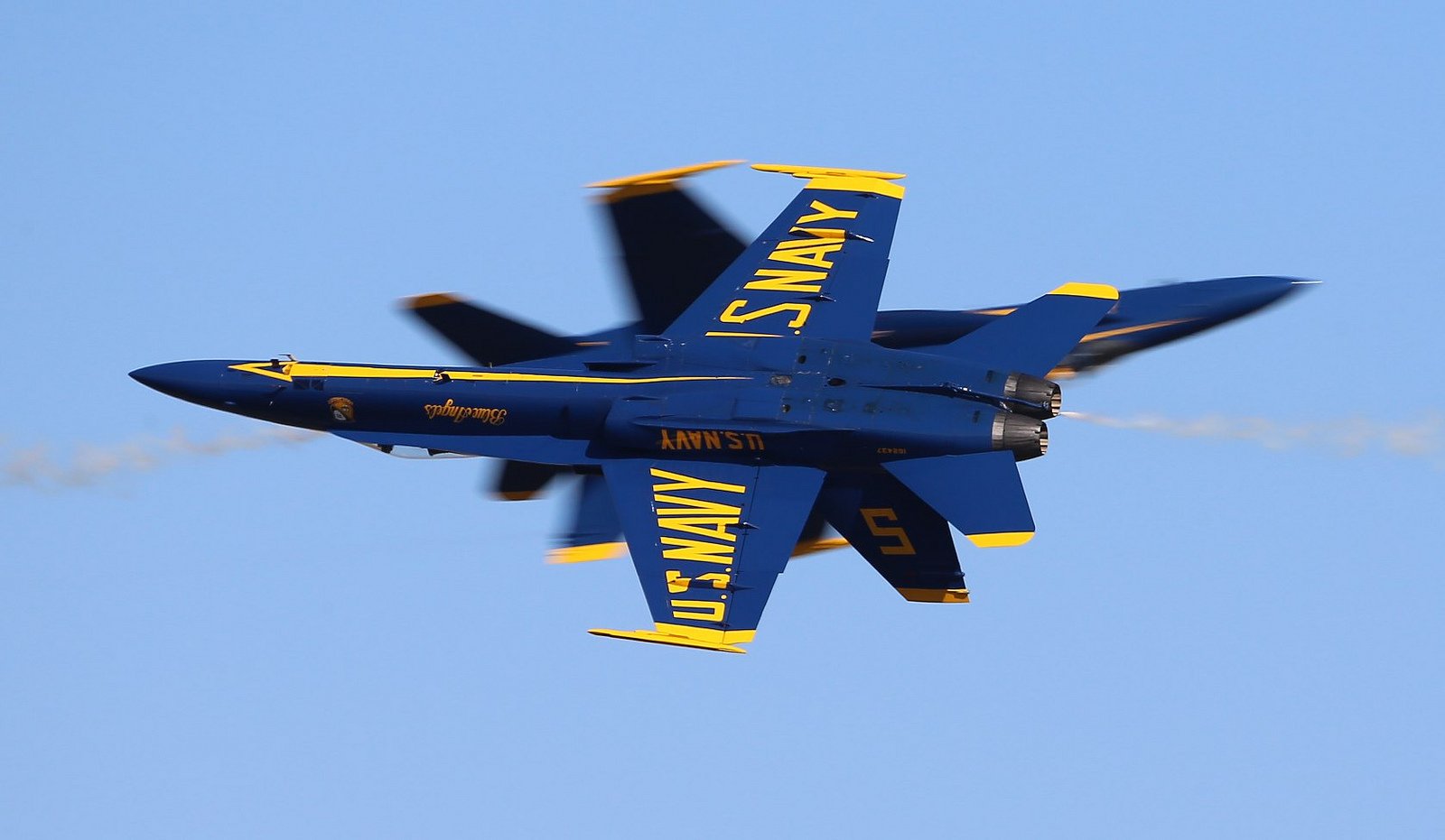 a 18, Hornet Wallpaper