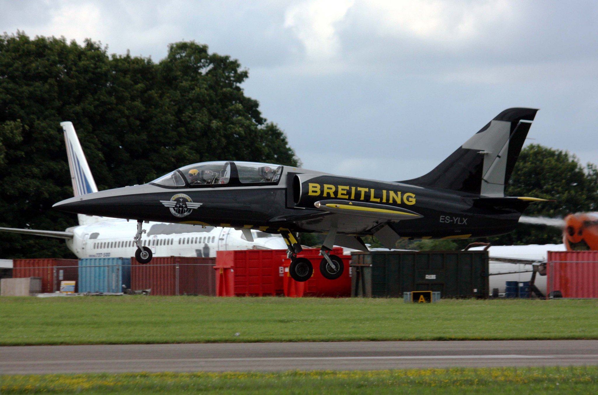 aero, L 39, Albatros, Breitling, Jet, Team, Acrobatic, Aircrafts Wallpaper