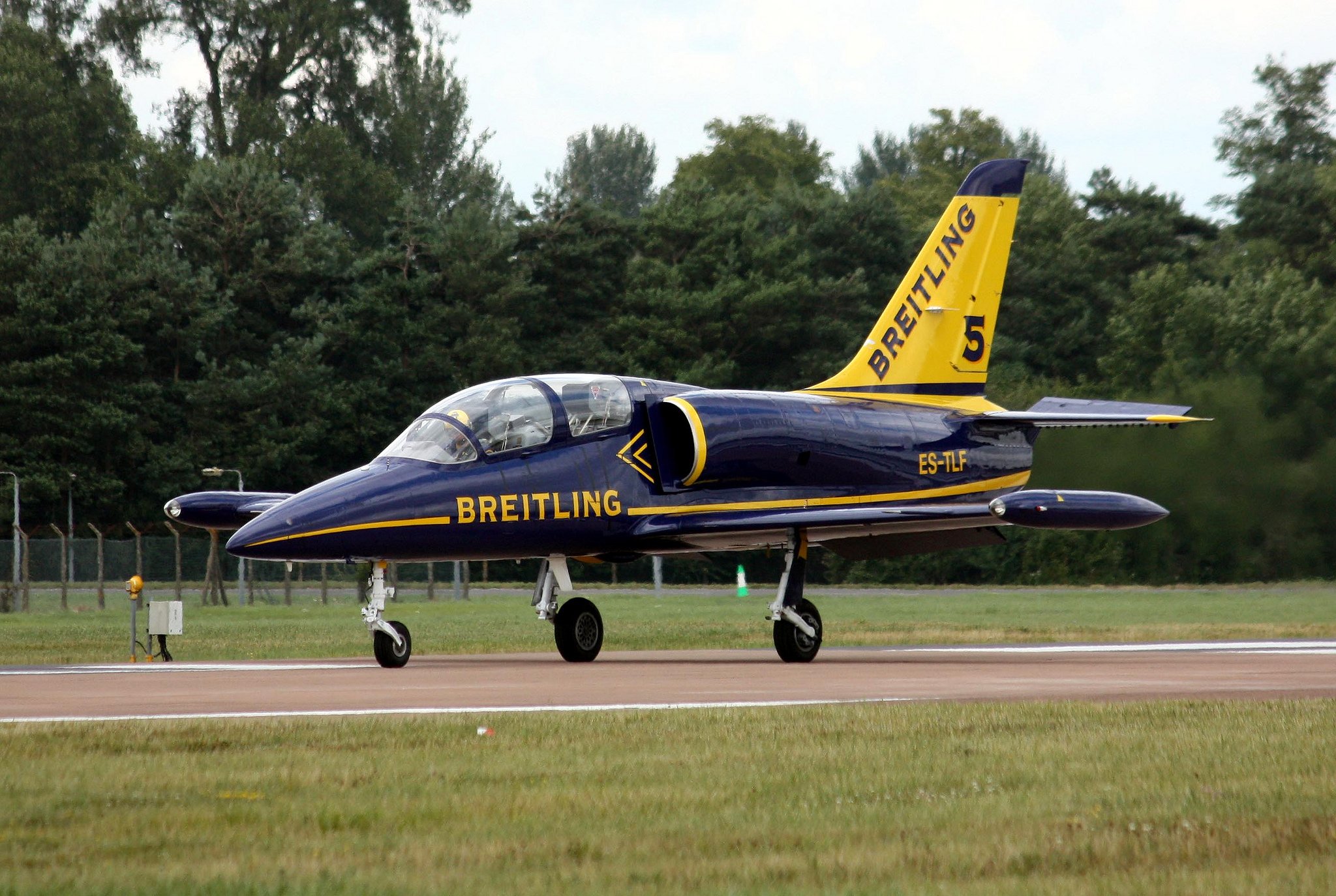 aero, L 39, Albatros, Breitling, Jet, Team, Acrobatic, Aircrafts Wallpaper