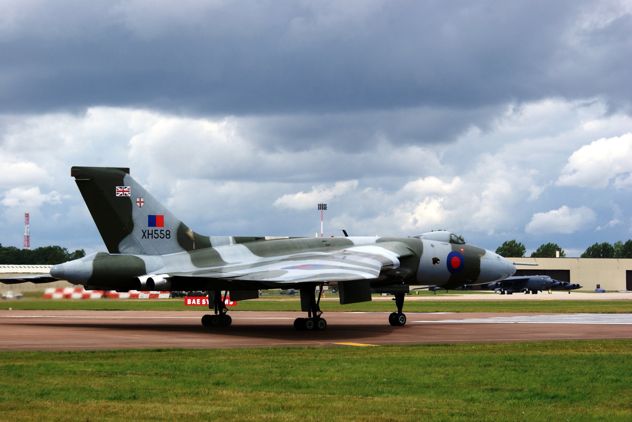 hawker, Siddeley, Vulcan, B 2, Avro, Royal, Air, Force, England, Delta, Wing, Strategic, Bomber Wallpaper