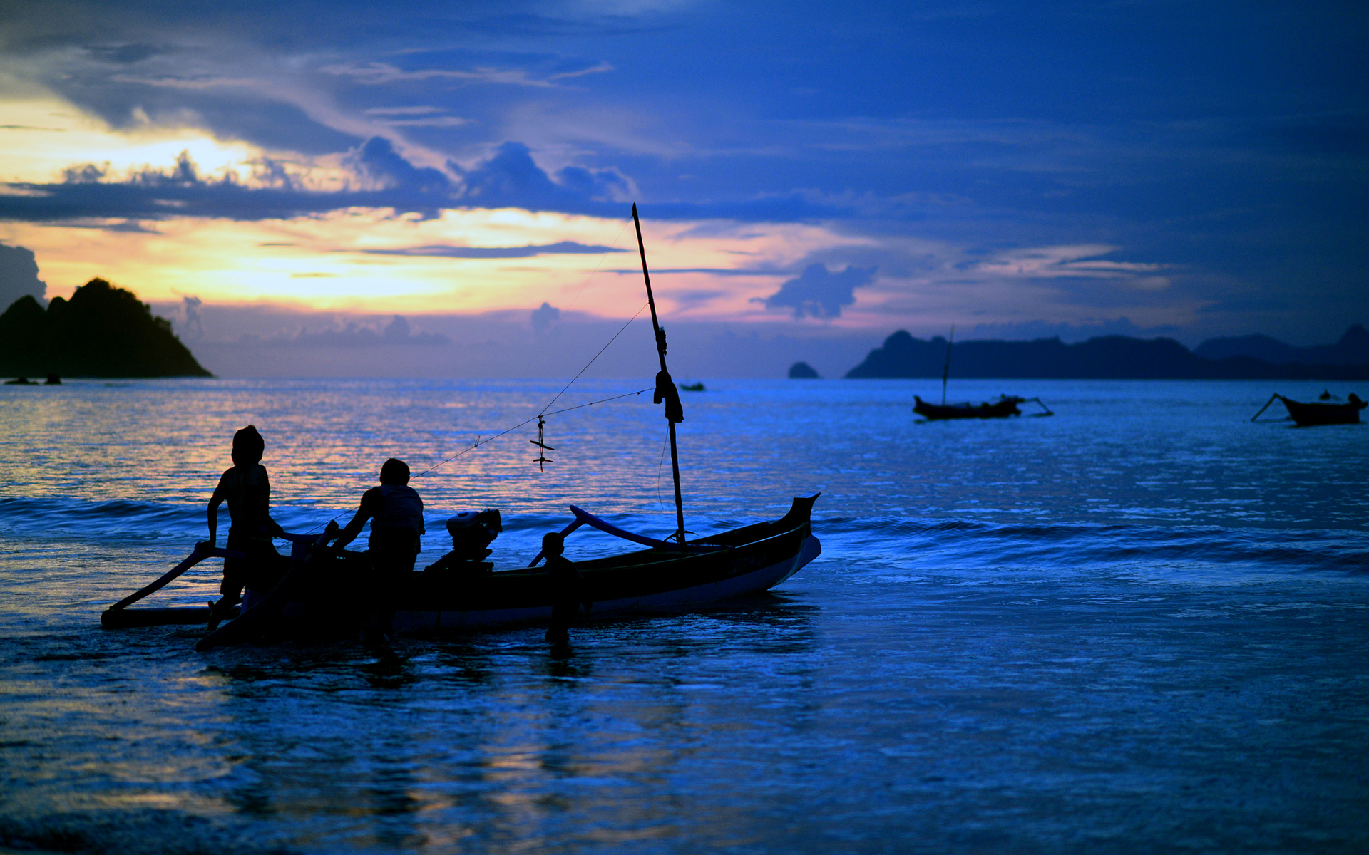 boat, Silhouette, Ocean, Sunset, Blue, Sea, Sky, Clouds, Mood, People Wallpaper