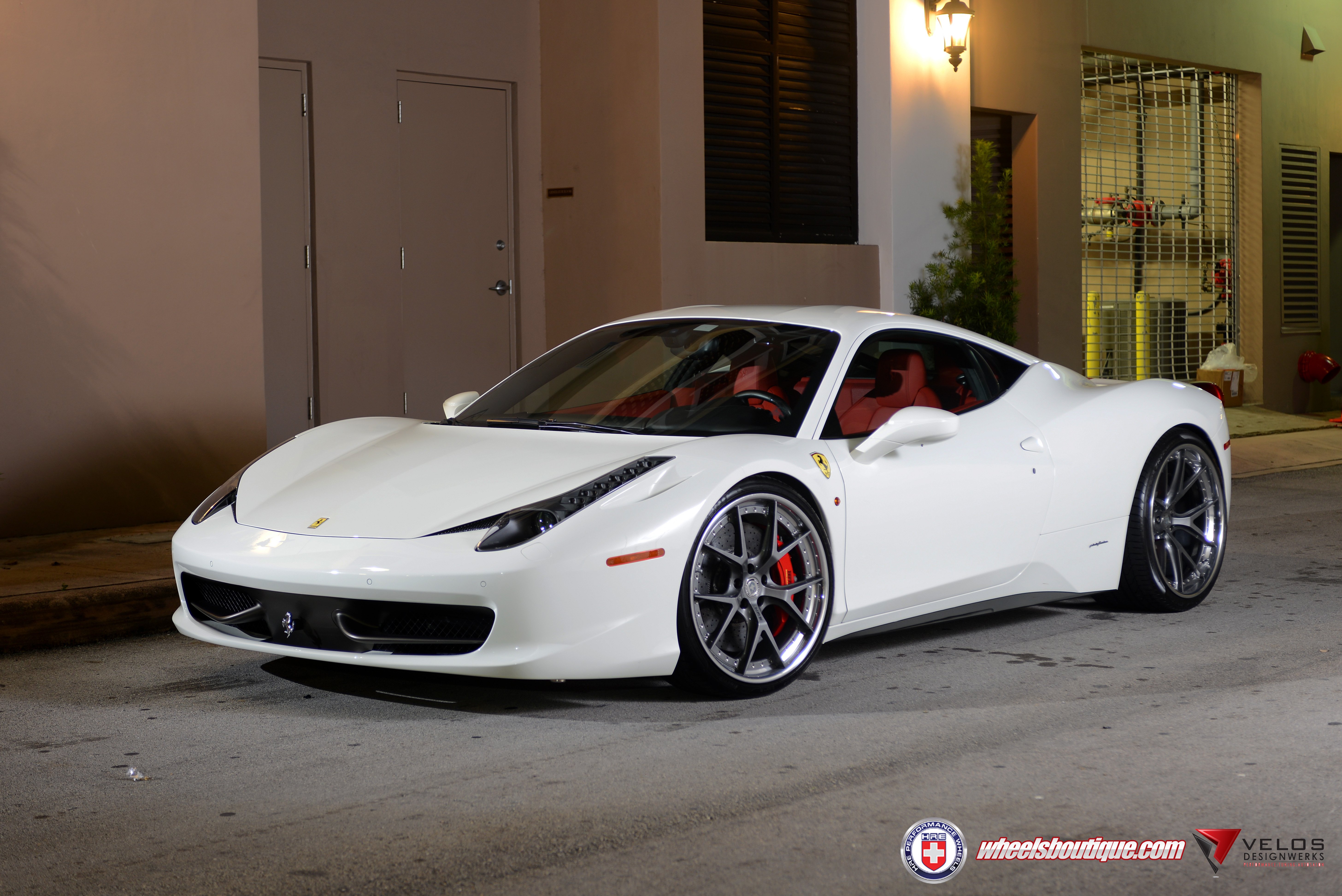 Феррари 458 Italia белый