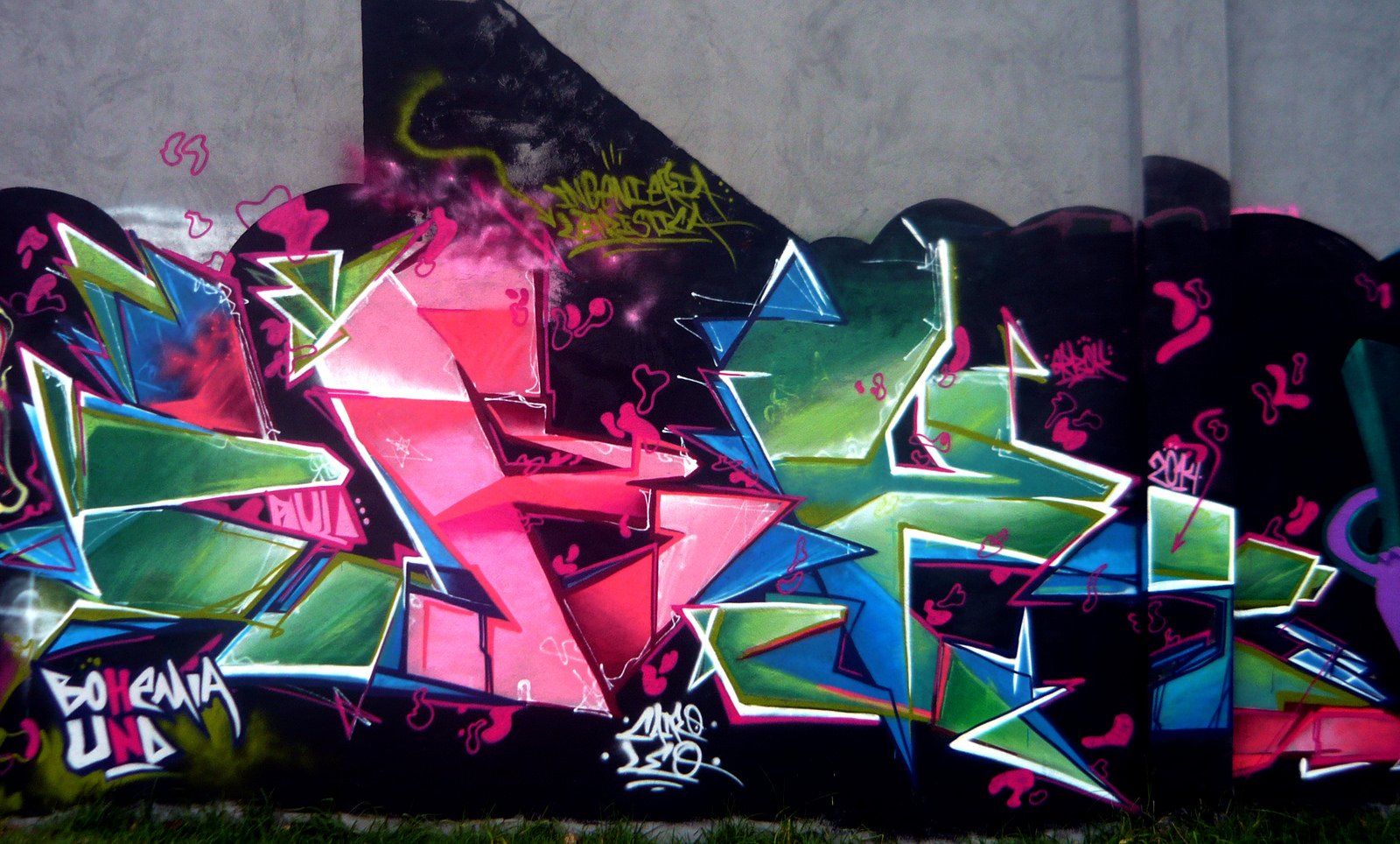 Люминесцирующая краска граффити