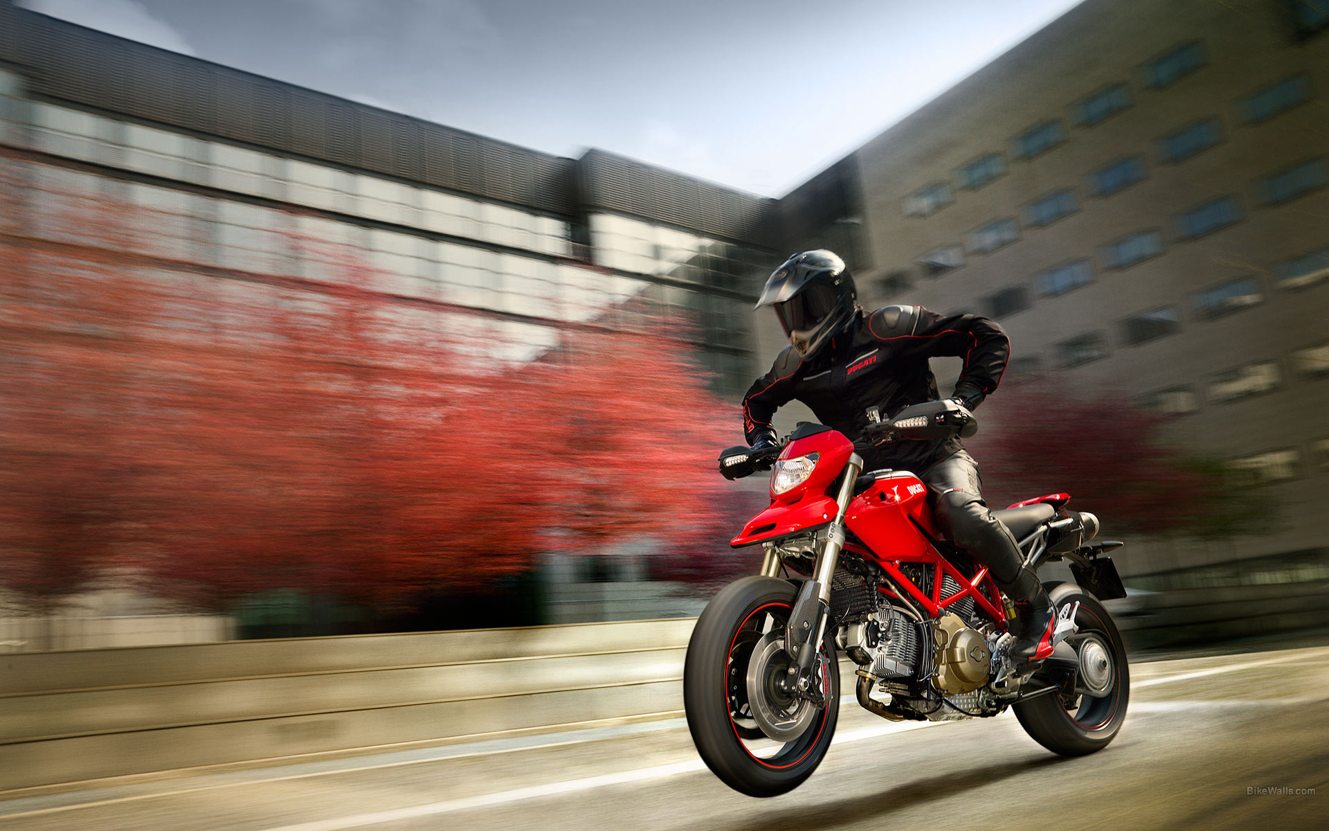 The new Ducati V4 Streetfighter - Two Motion™ - The 