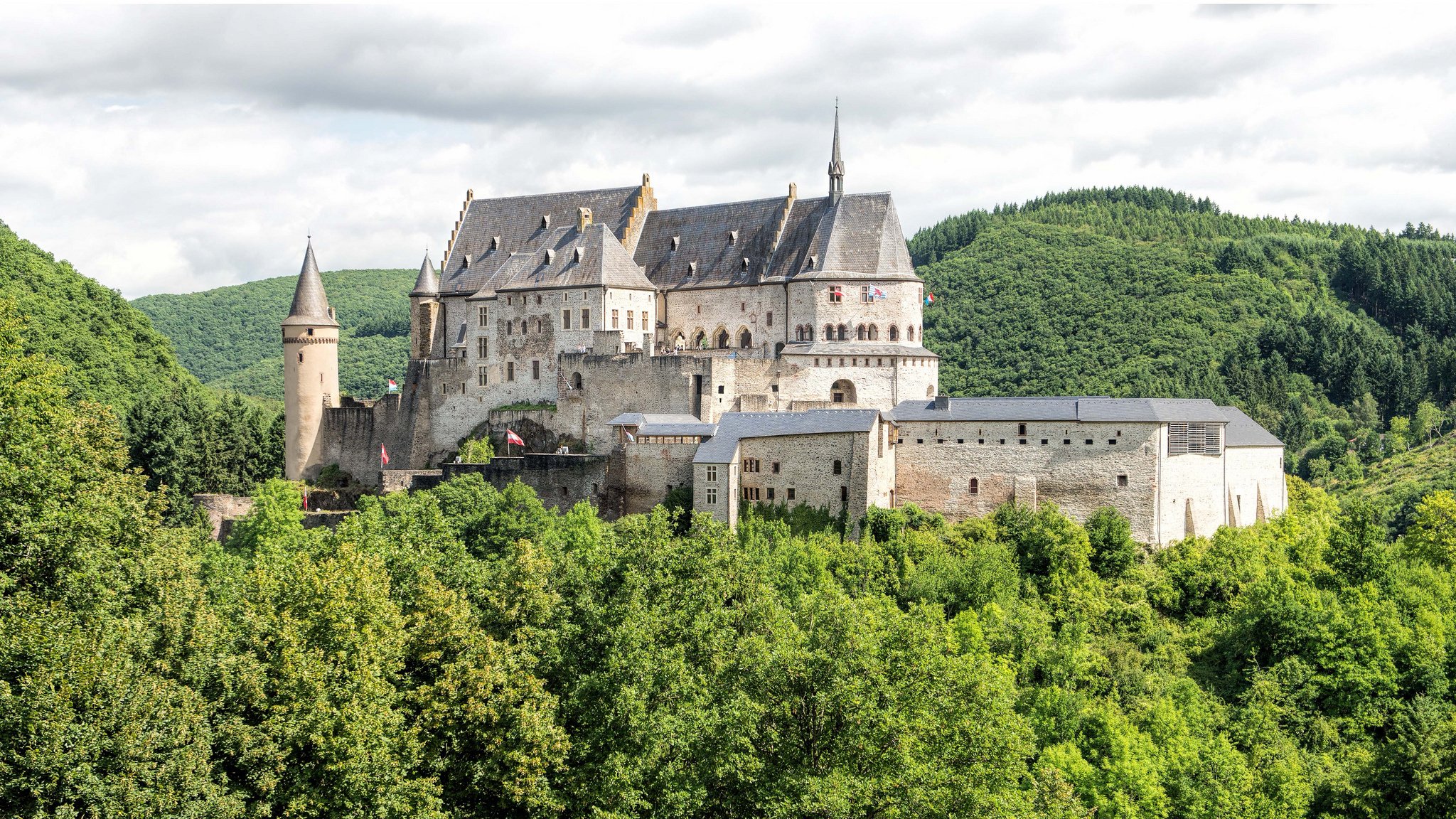 vianden, Castle, Diekirch, Luxembour, Forest Wallpaper