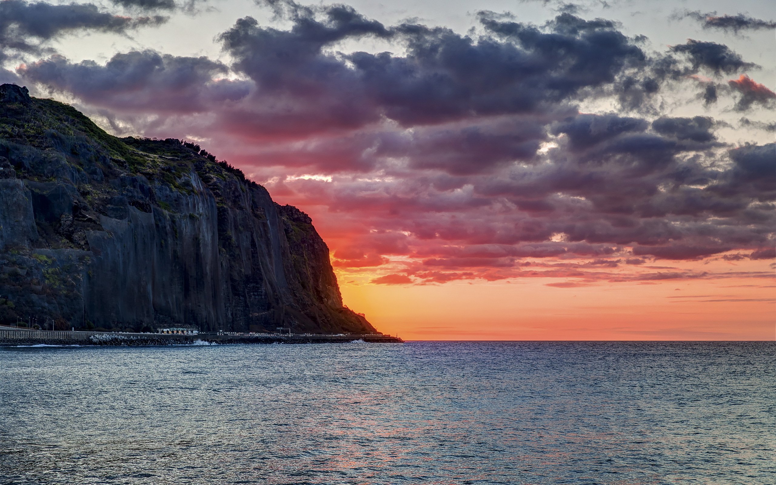 Остров кауаи, гавайские острова. Красивый вид на море и горы. Красивое море. Уайт-маунтин (аляска). К чему снятся горы и море.
