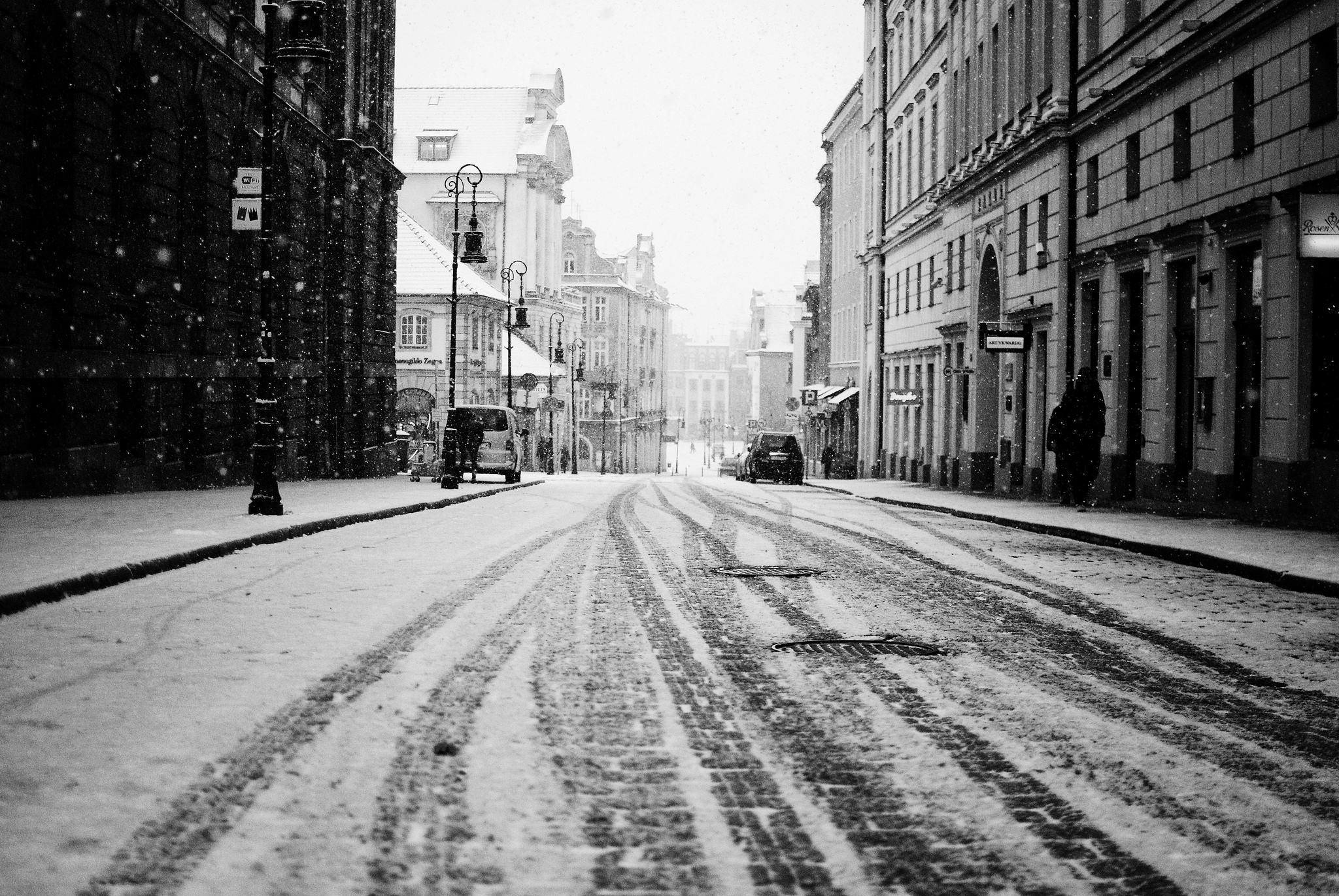 city, Road, Snow, Street, Buildings, Houses, People, Cars, Tracks, Winter, Black, White Wallpaper