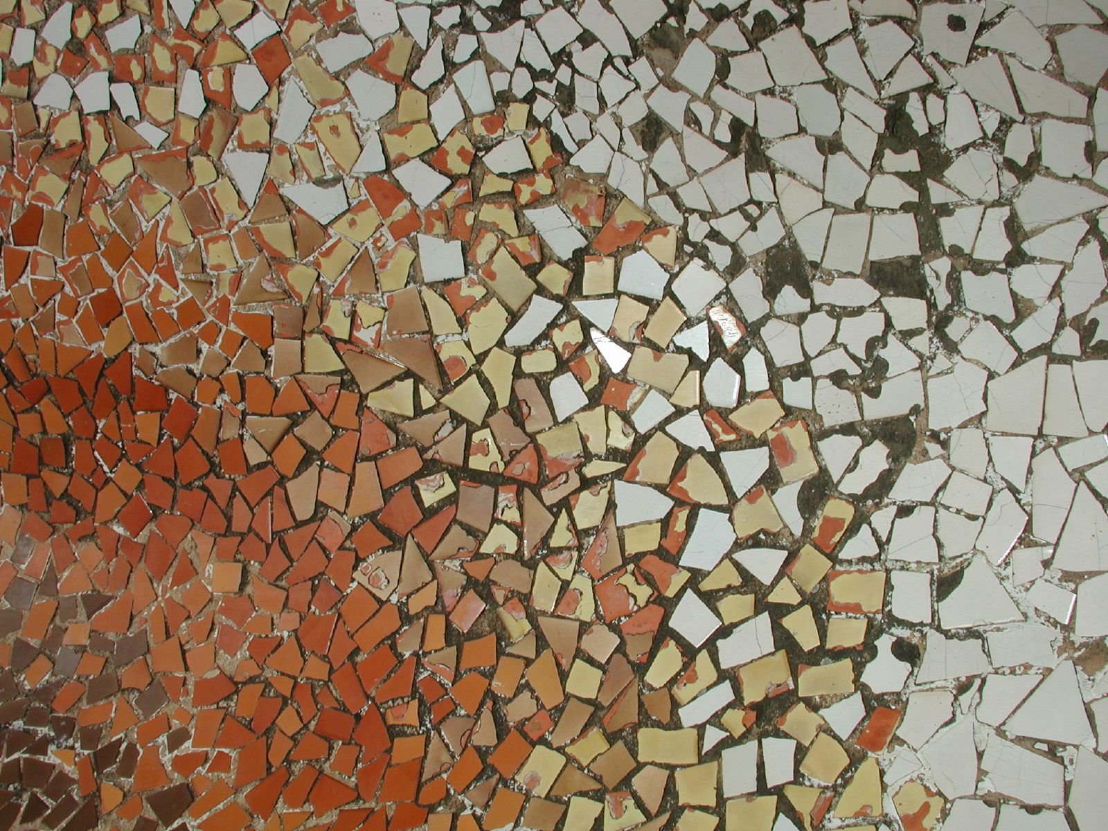 Гауди мозаика из битой плитки