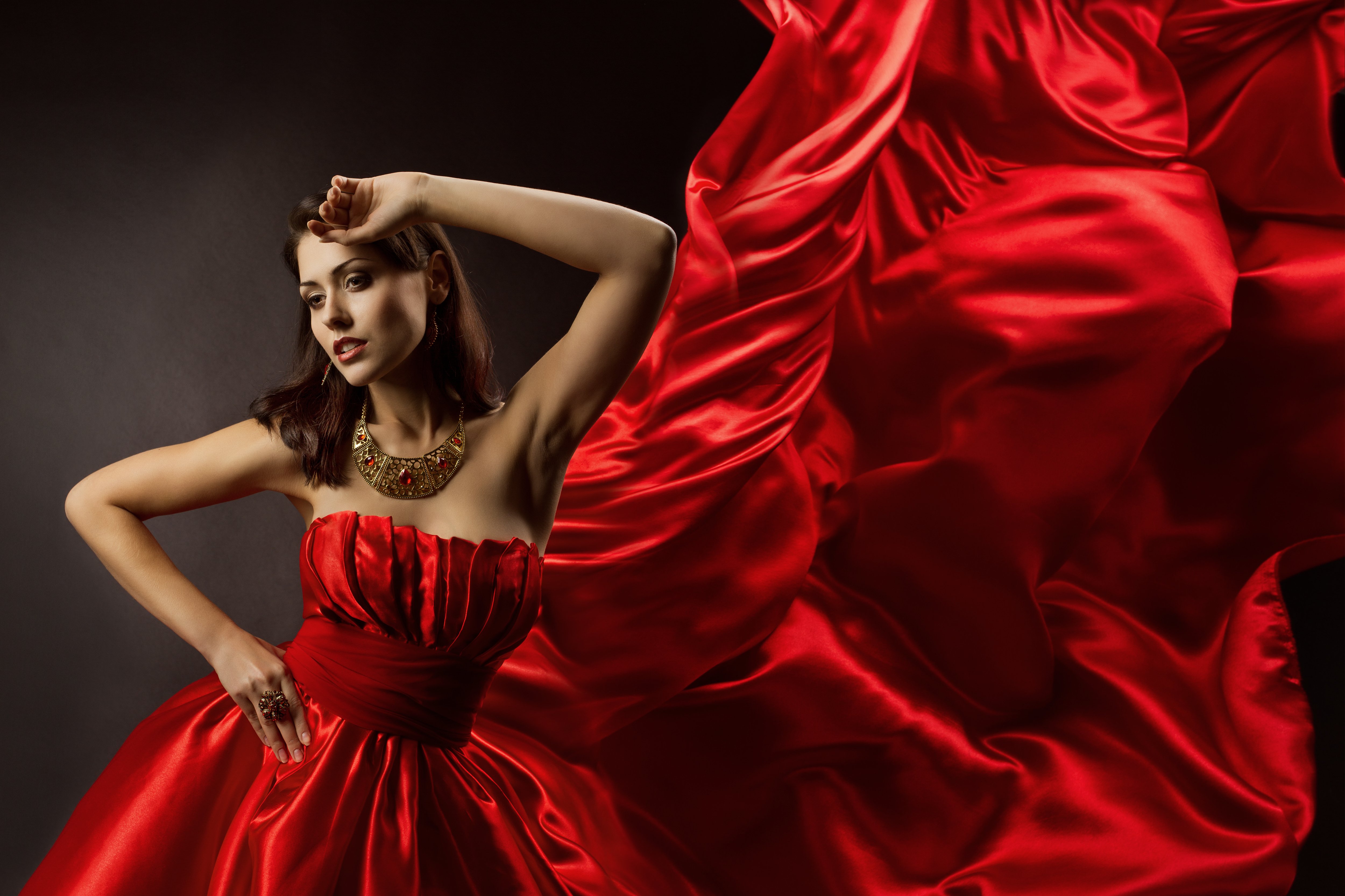 Картинка обои красная. Девока в красивом платье. Девушка в красивом аовтье. Красивое красное платье.