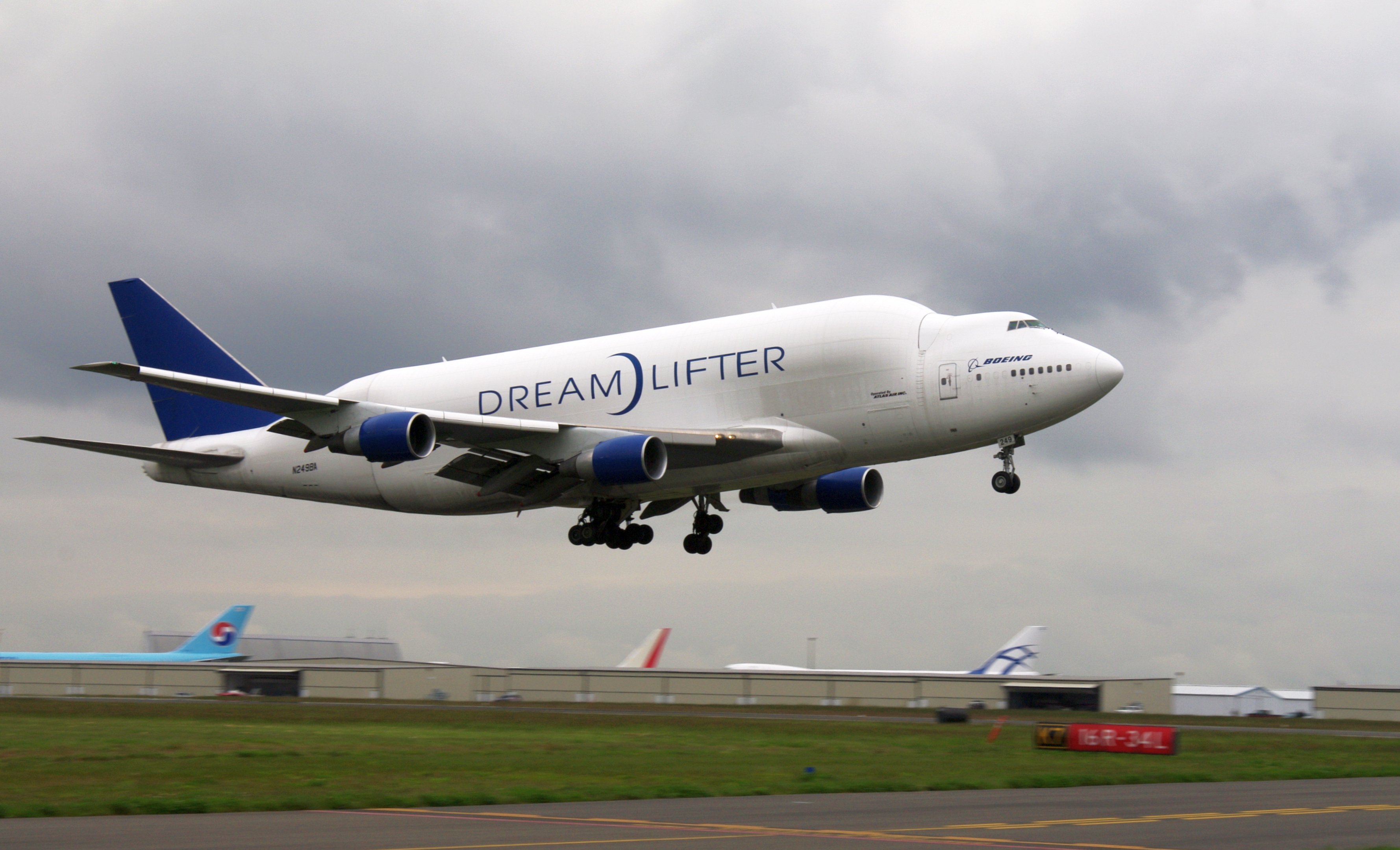 boeing-747-400-dreamlifter-aircrafts-airliner-airplane-beluga