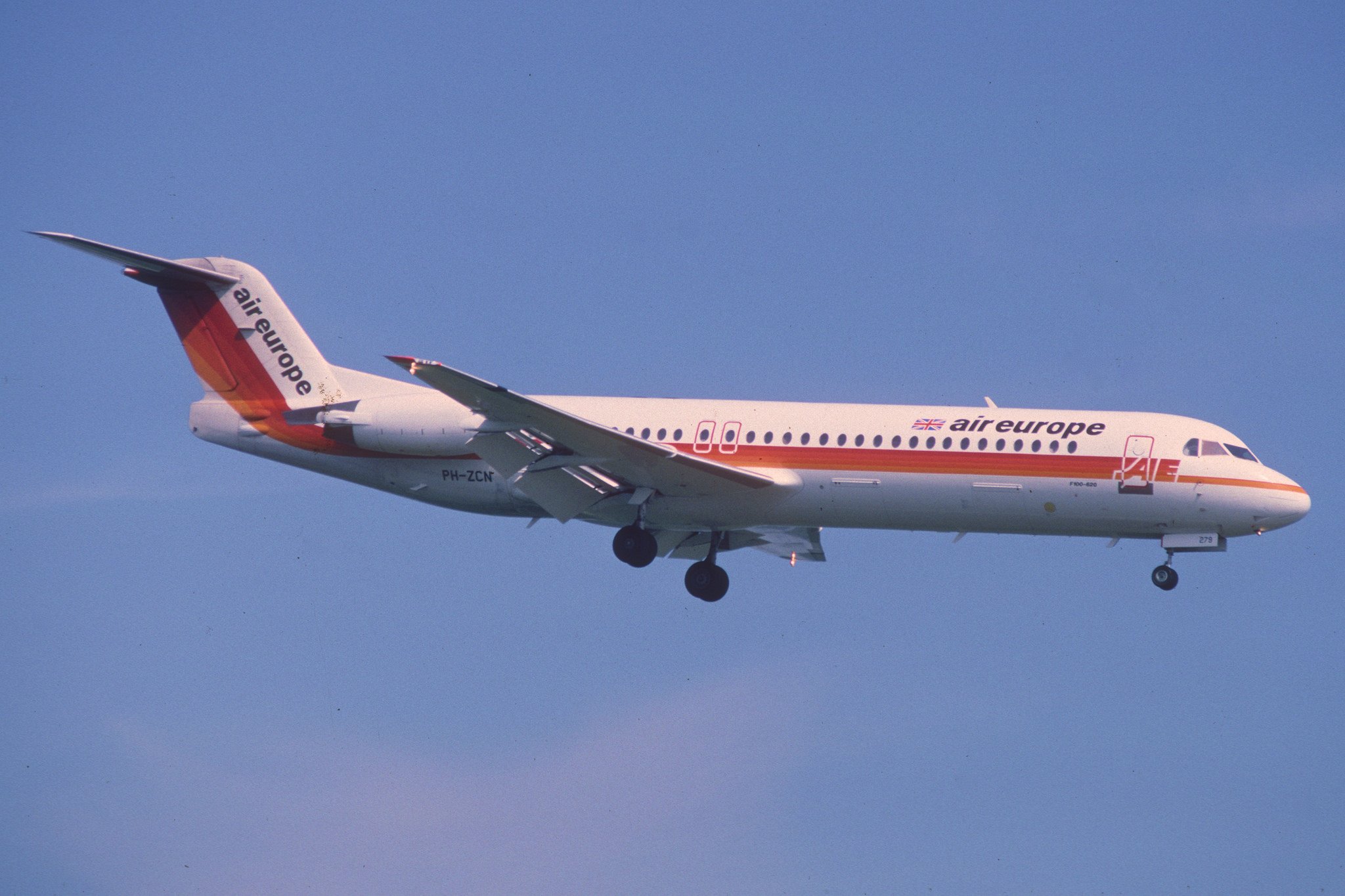 aircrafts, Airliner, Airplane, Fokker 100, Plane, Transport Wallpaper