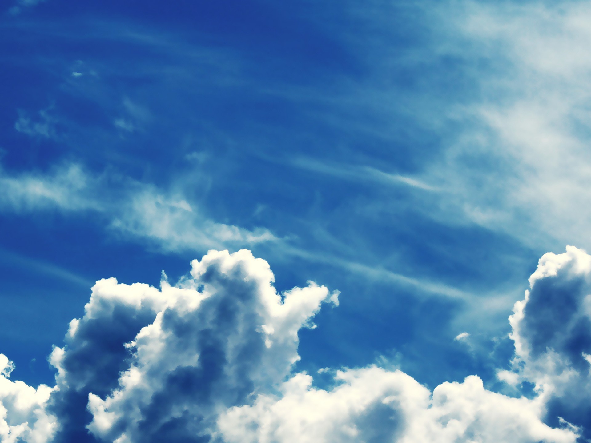 Bright Blue Sky With Fluffy Clouds Wallpapers Hd Desktop And