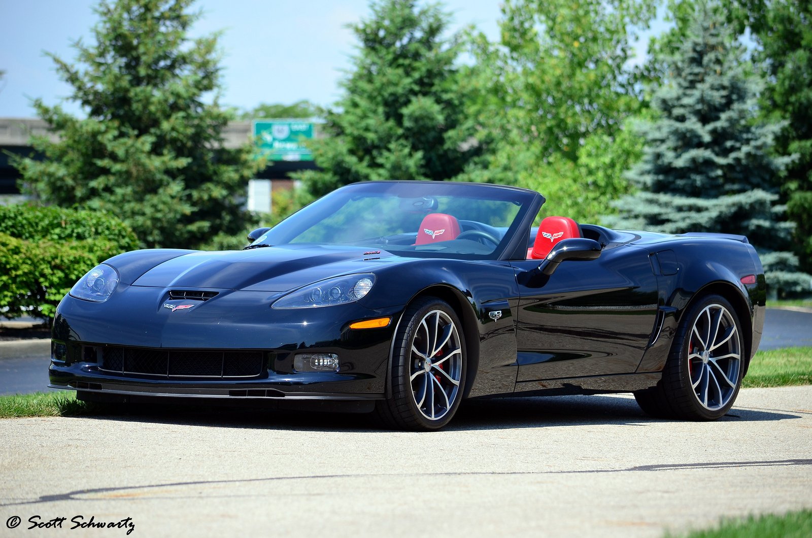 Chevrolet Corvette c6 черный