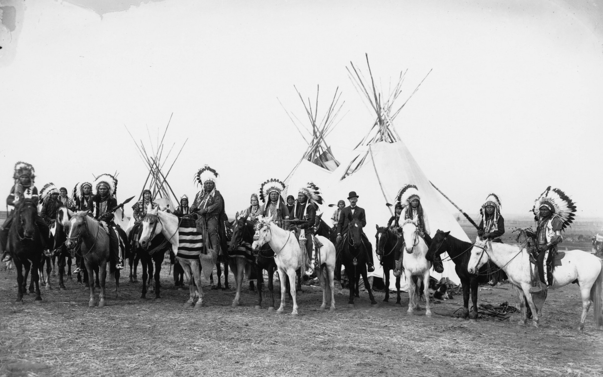 indians, Horses, Tepee, Feathers, Retro, Vintage, Photo, Black, White, Native, American, People, Crowd, History Wallpaper