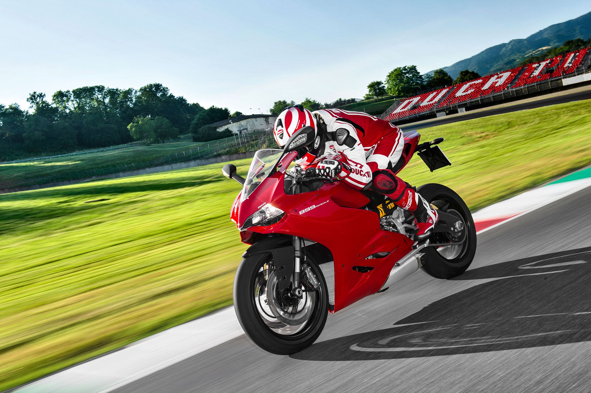 Ducati Superbike 1098 РѕР±РѕРё