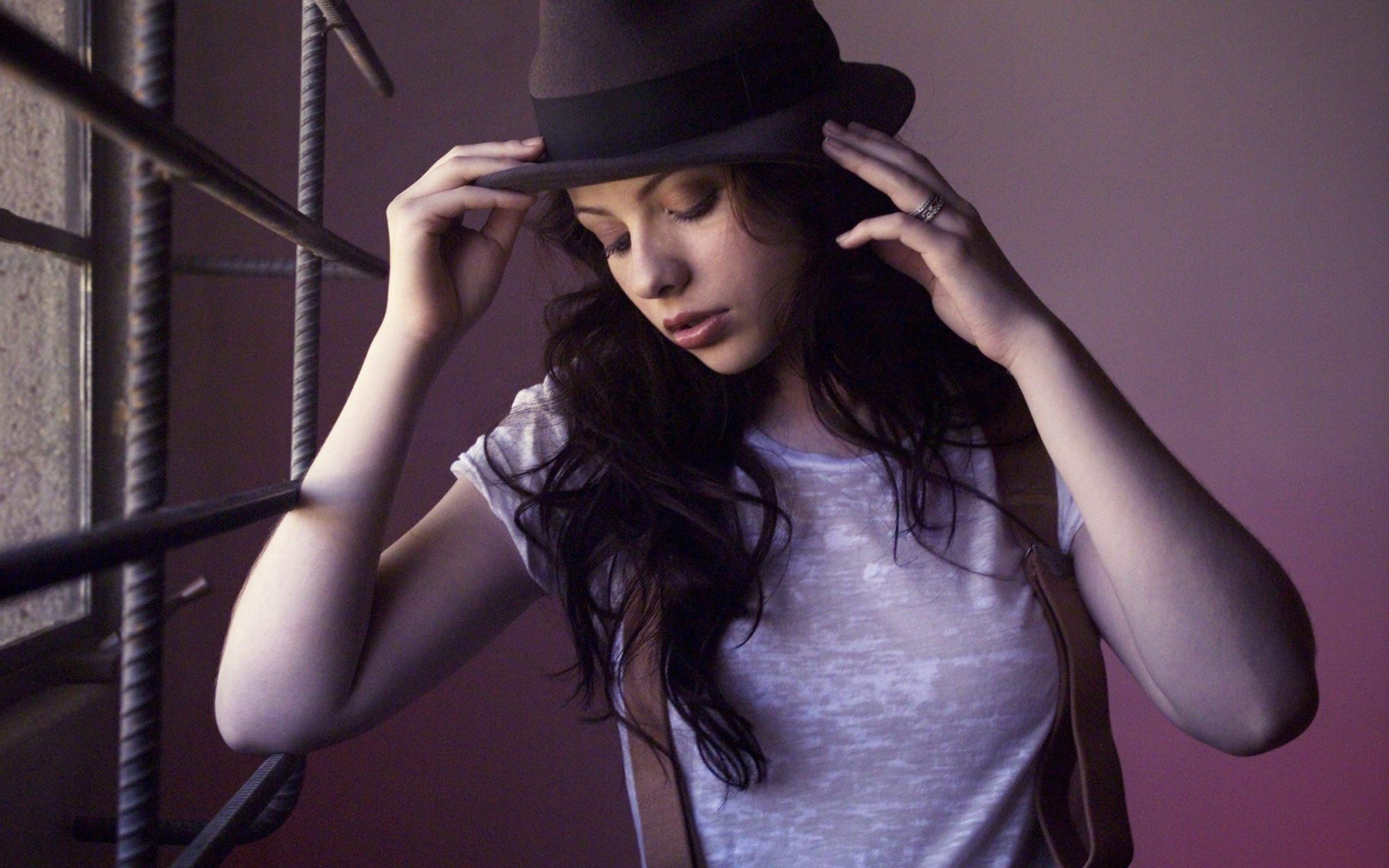 michelle, Trachtenberg, Actress, Woman, Beauty, Beautiful, Model, Girl, Brunette Wallpaper