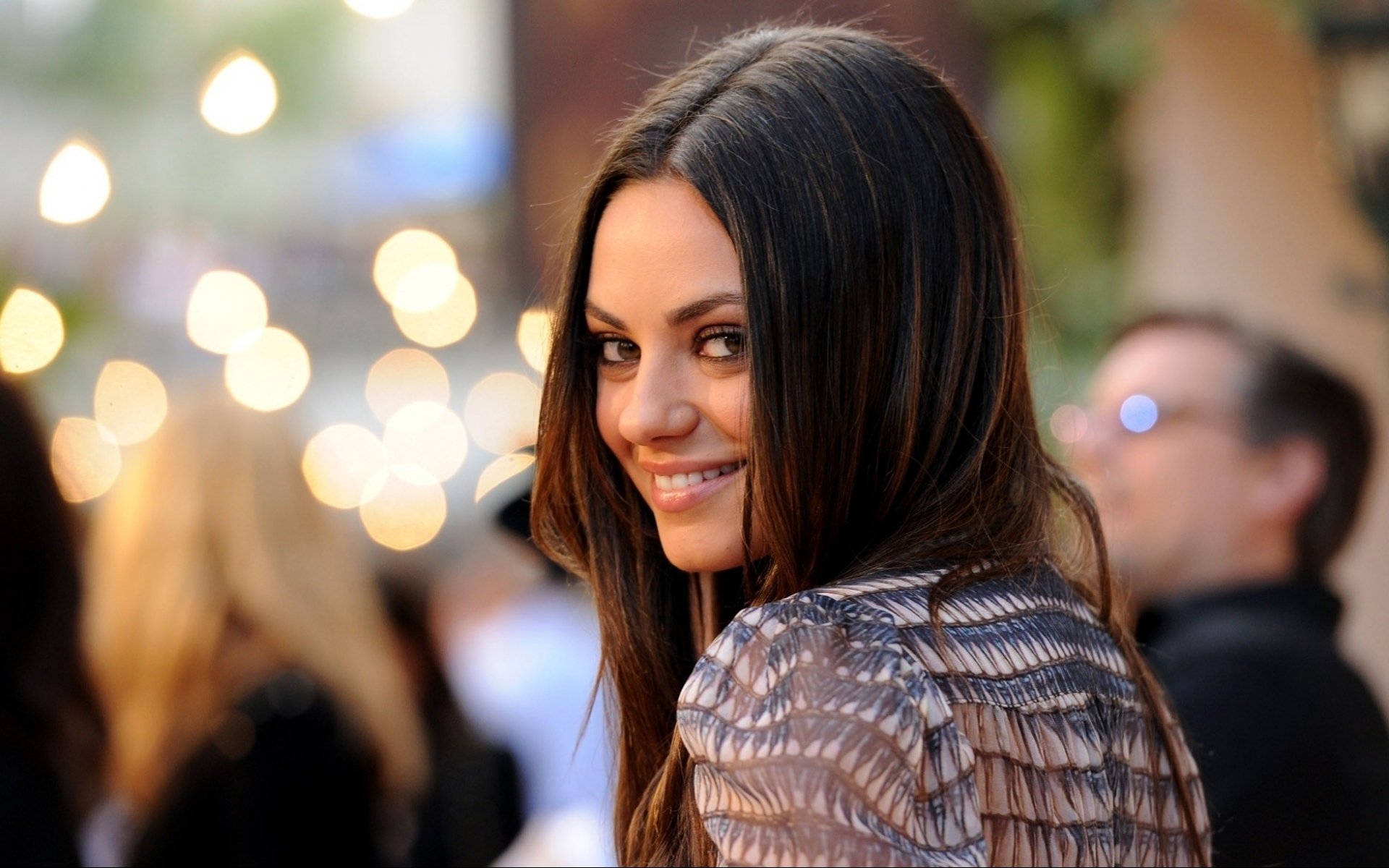 mila, Kunis, Actress, Woman, Beauty, Beautiful, Girl, Model, Brunette Wallpaper