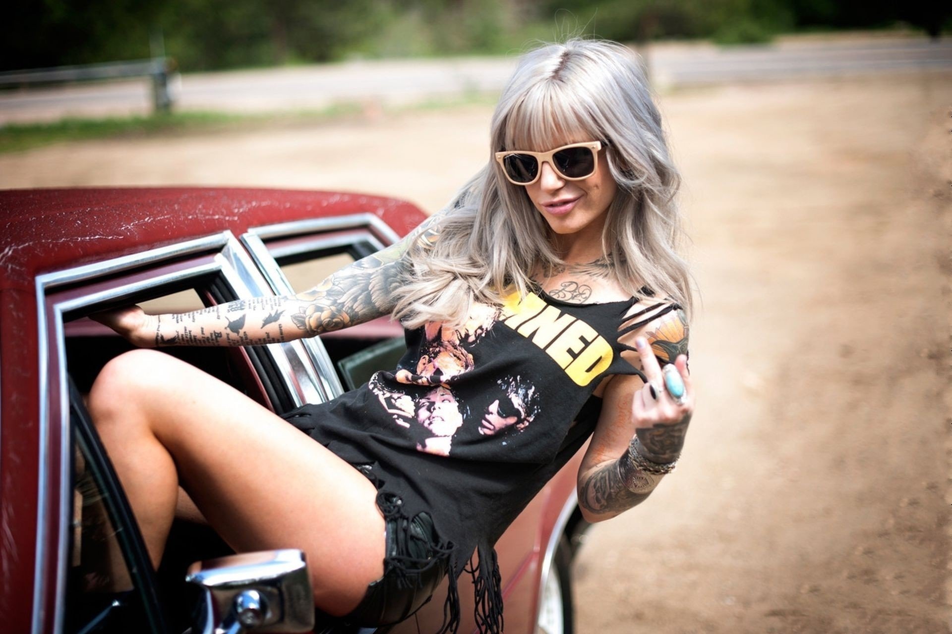 tattoo,  , Pose, Smile, Girl, Sunglasses, Car Wallpaper