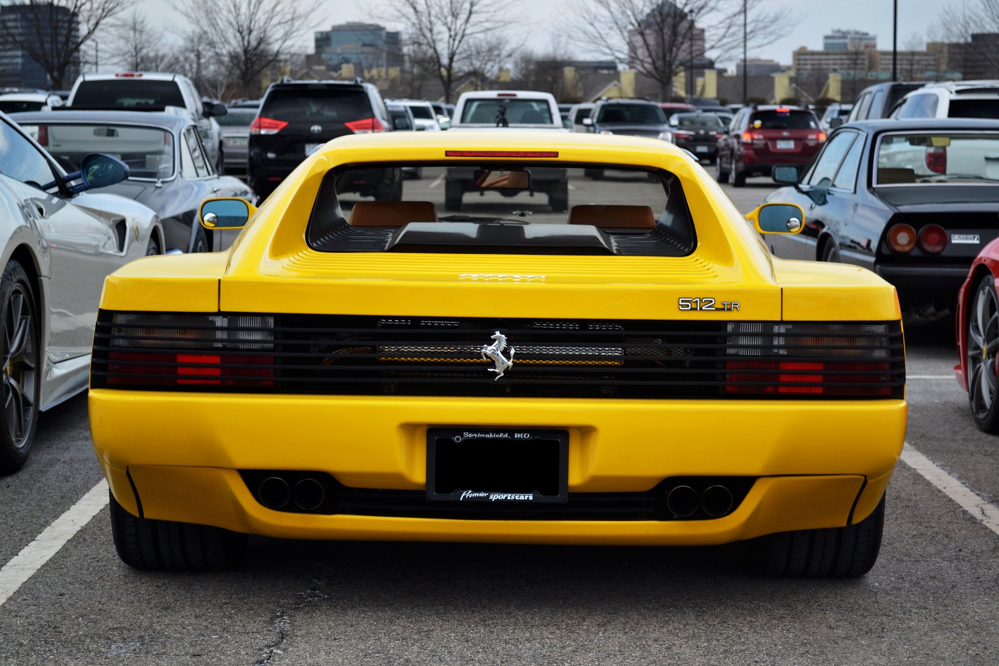 Ferrari f512m желтая