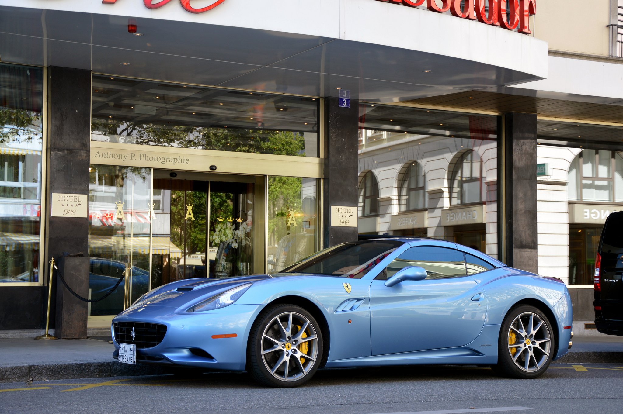 Ferrari California синяя