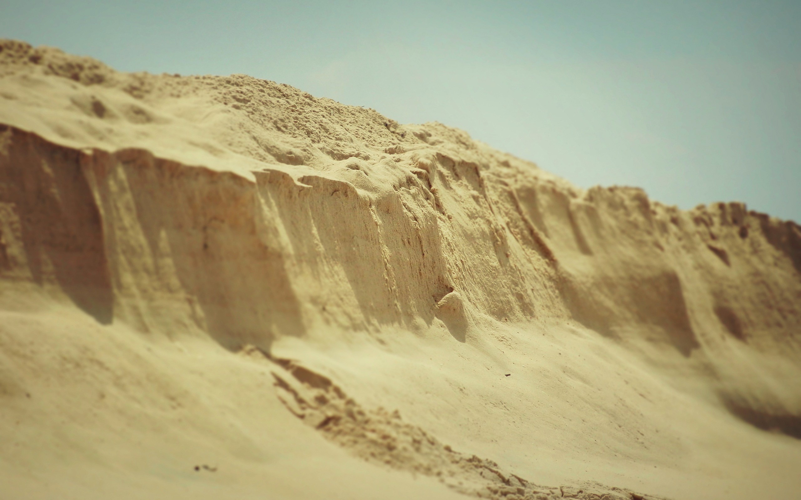Песчаная насыпь
