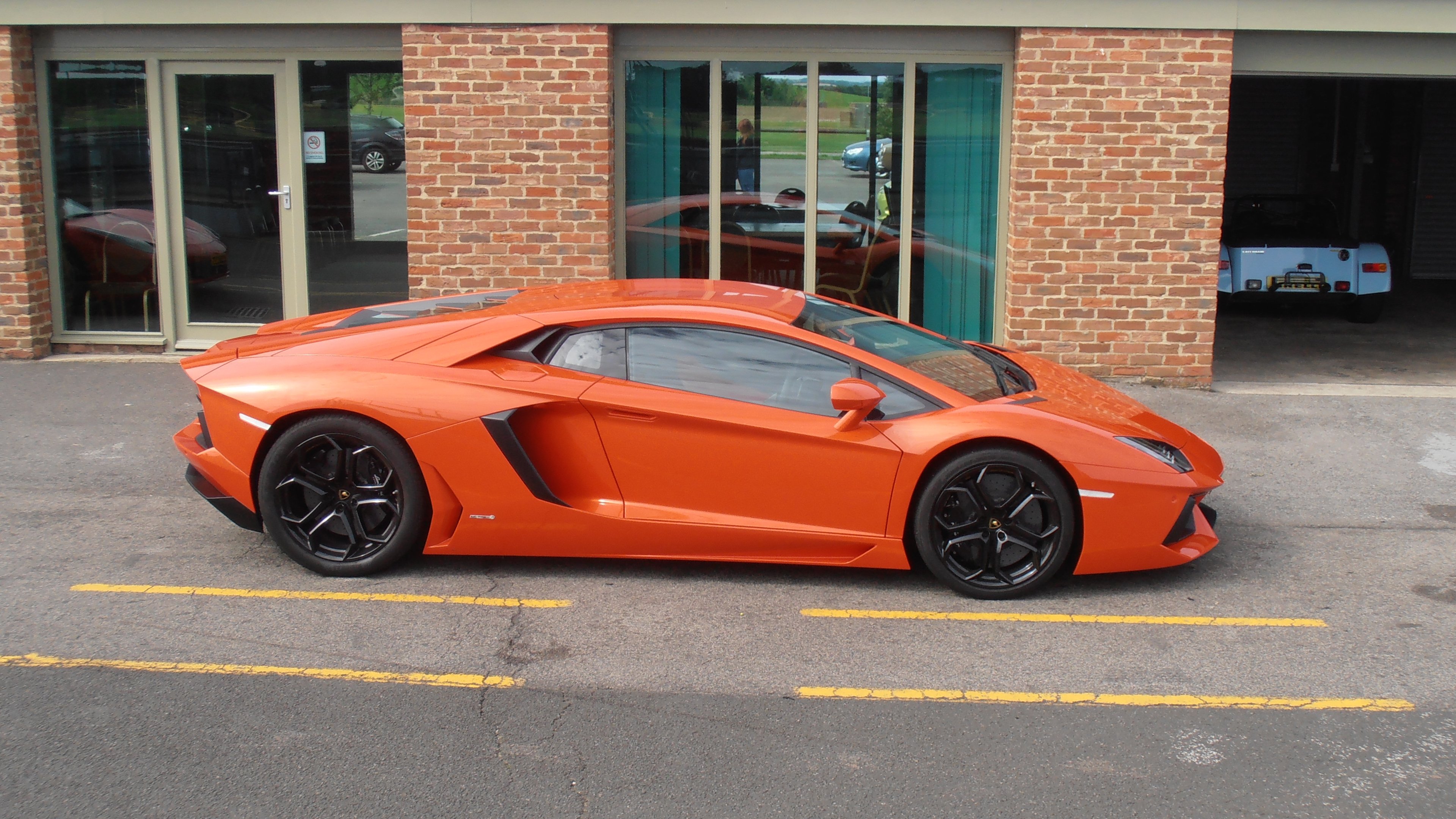 Lamborghini Aventador lp700 4 оранжевый