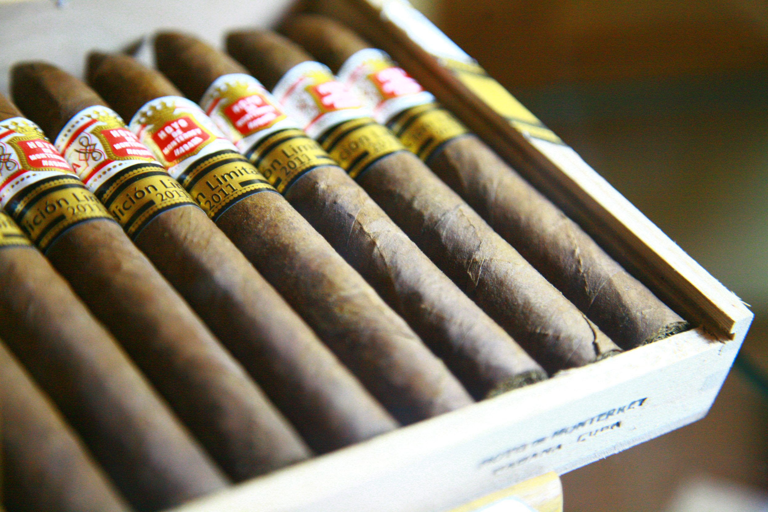 cigars, Cigarette, Tobacco, Bokeh, Smoke, Smoking, Cigar Wallpapers HD / De...