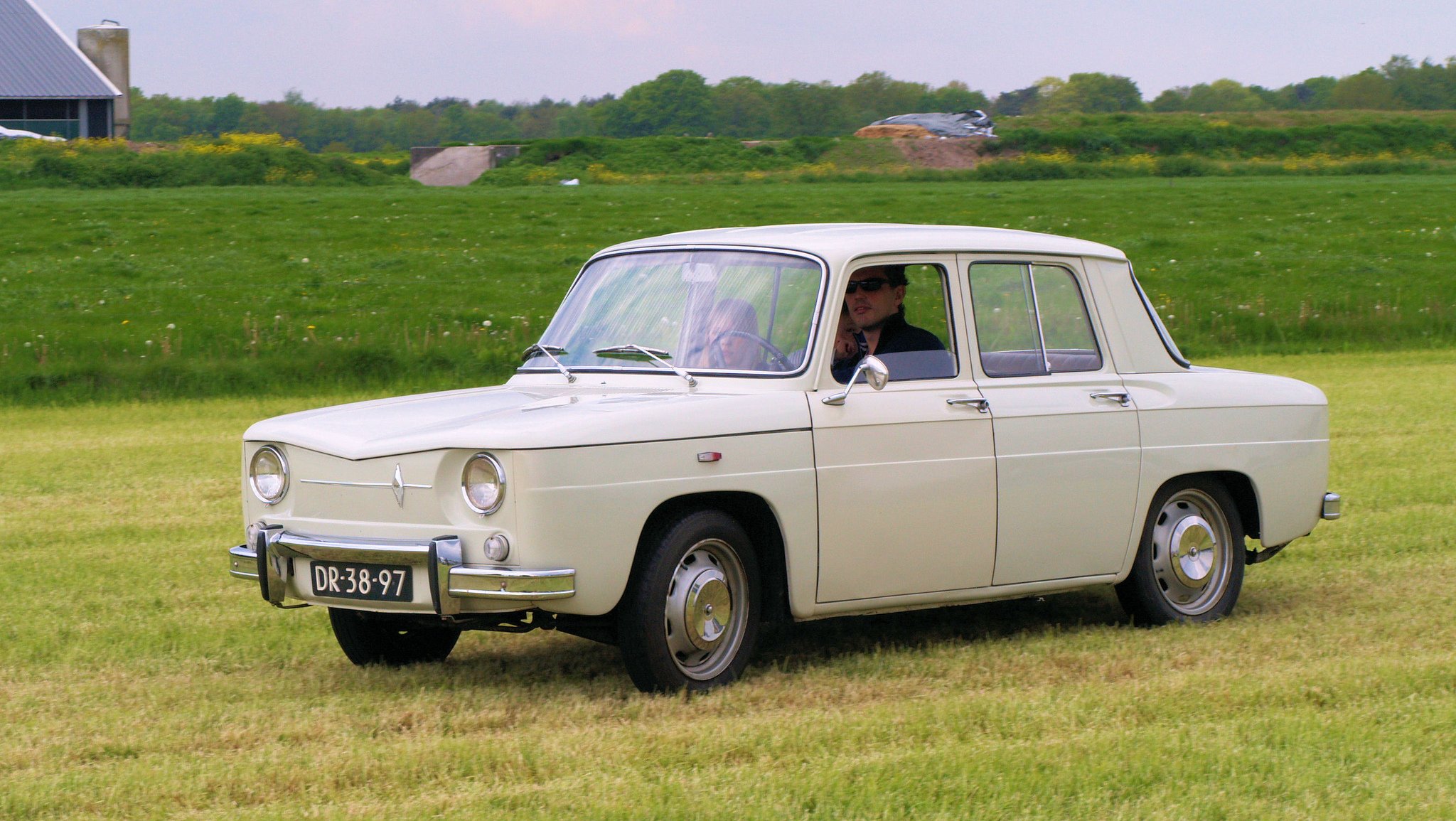 Смартфон renault 8 pro