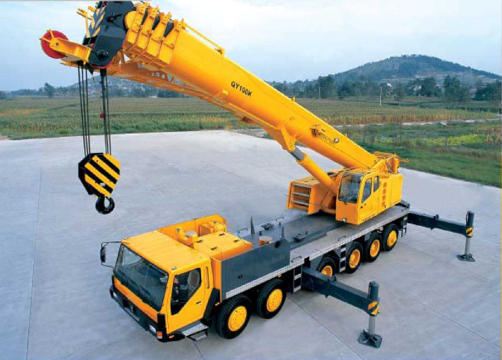 mobile-crane-construction-truck-semi-tractor-ariel-cranes-boom