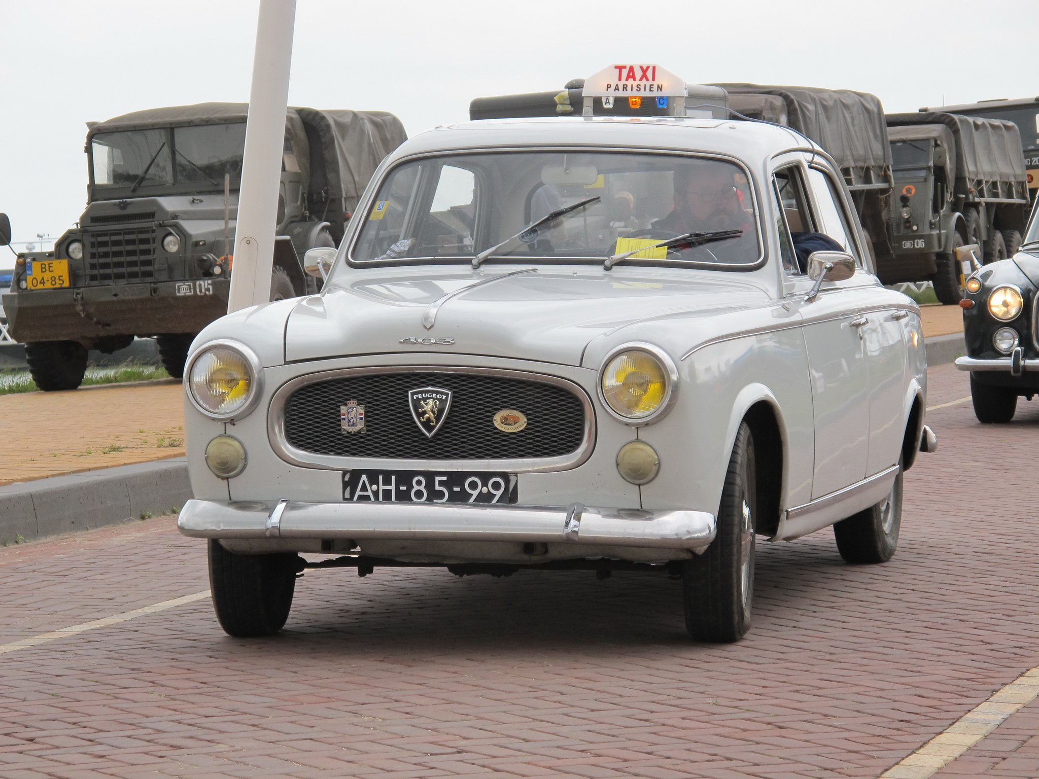 peugeot, 403, Classic, Cars, French, Sedan, Cab, Taxi Wallpaper