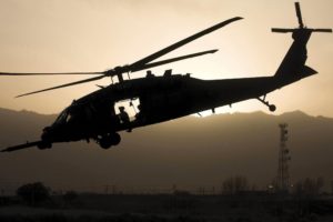 americain aterissage helice helicoptere noir et blanc sikorsky uh 60 black hawk utilitaire, 2100x1373