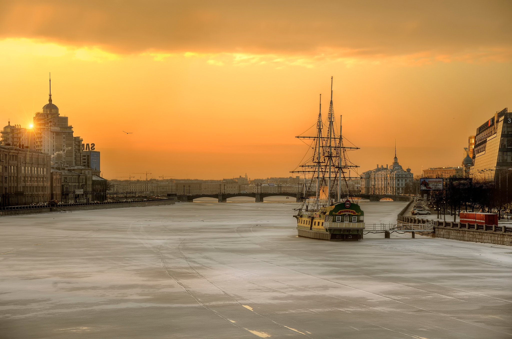 st, Petersburg, Russia, Sunrise, Sun, Sky, Bird, City, Buildings, Streets, River, Frozen, Ice, Ship, Sailboat, Imprisoned, Panorama Wallpaper