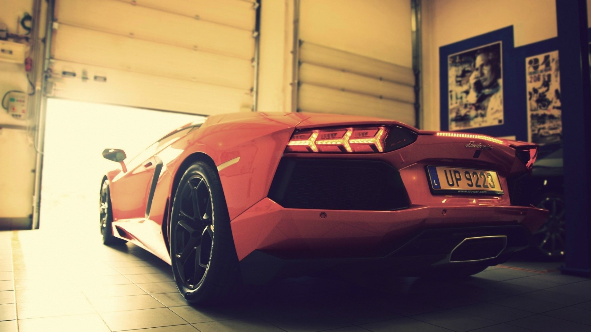 lamborghini, Garage Wallpaper