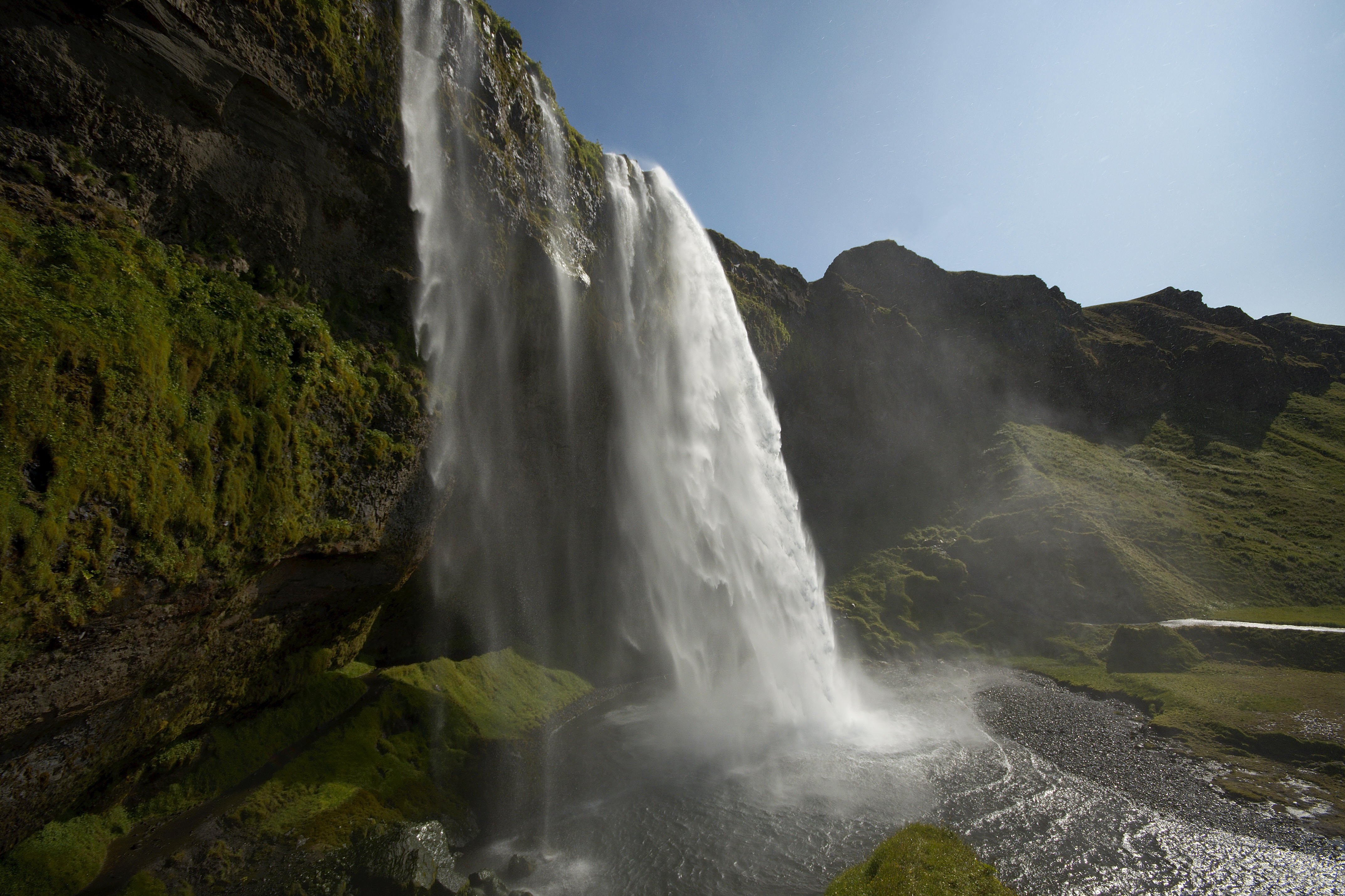 Водопад Сельяландсфосс пасмурная погода. Waterfall Sky. Песня водопад небес