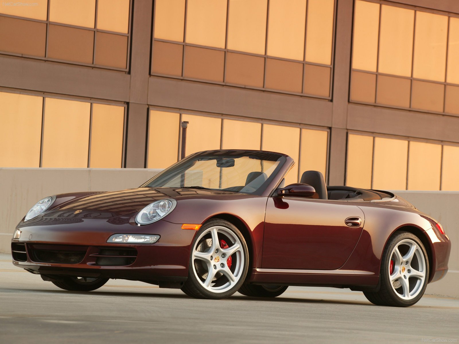 Porsche 911 Carrera Cabriolet коричневый